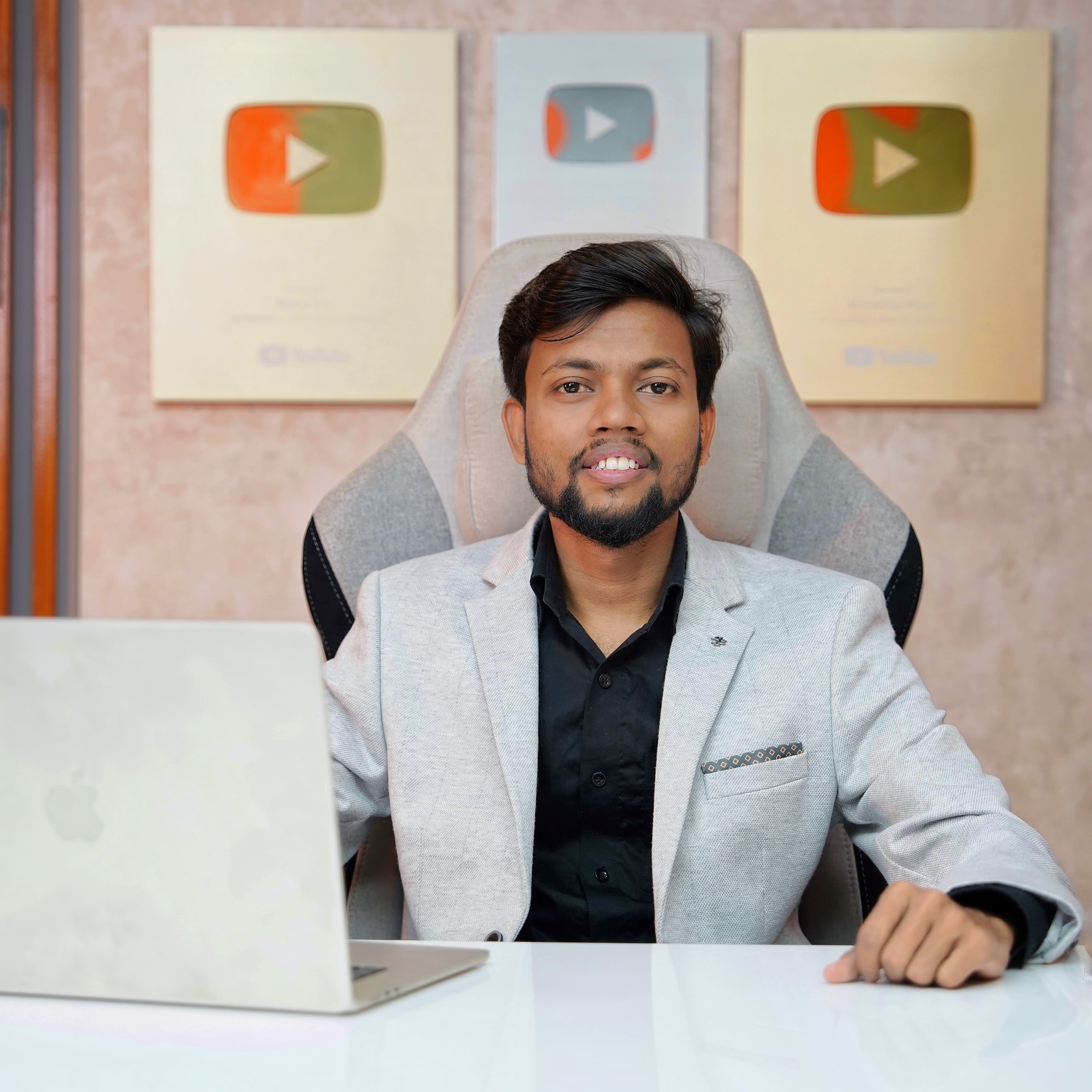 Manoj Dey